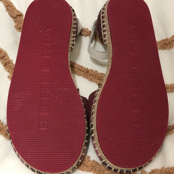 Burberry Sandals, only wear it about twice. In nice condition almost like new. - Picture 4 of 6